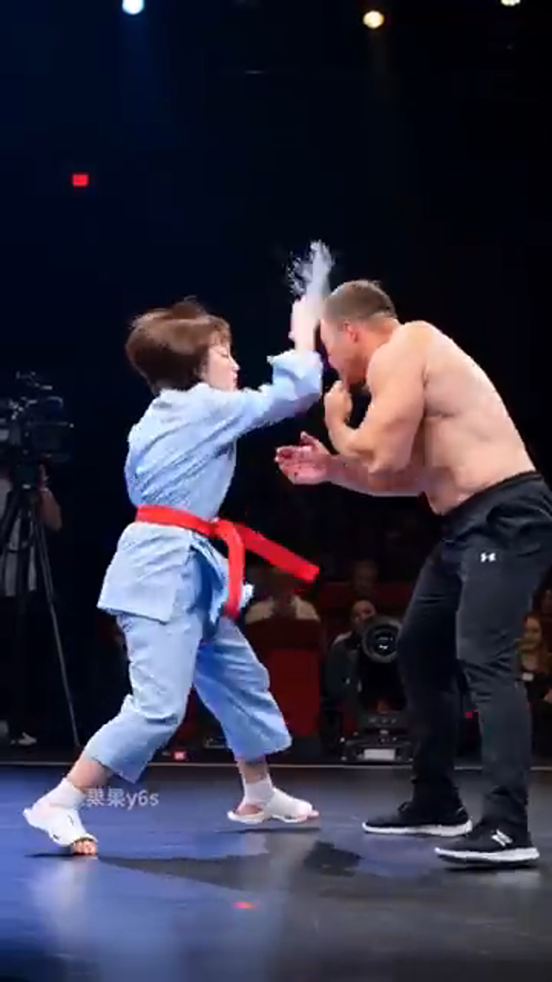 Tiny But Mighty: Girl Takes Down Massive Opponent with Kung Fu Skills 💥