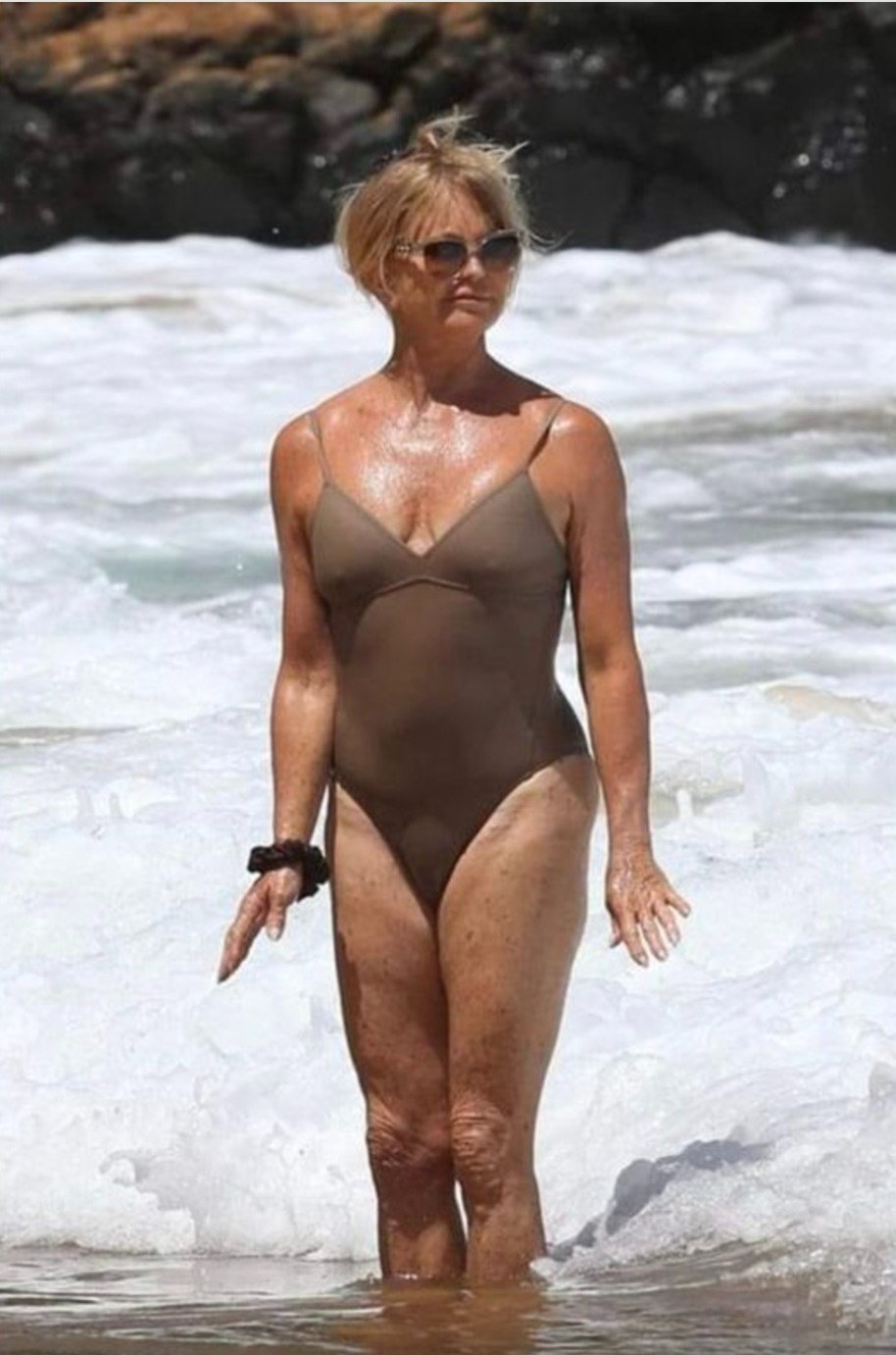 Goldie Hawn turns heads with her swimsuit holiday pictures