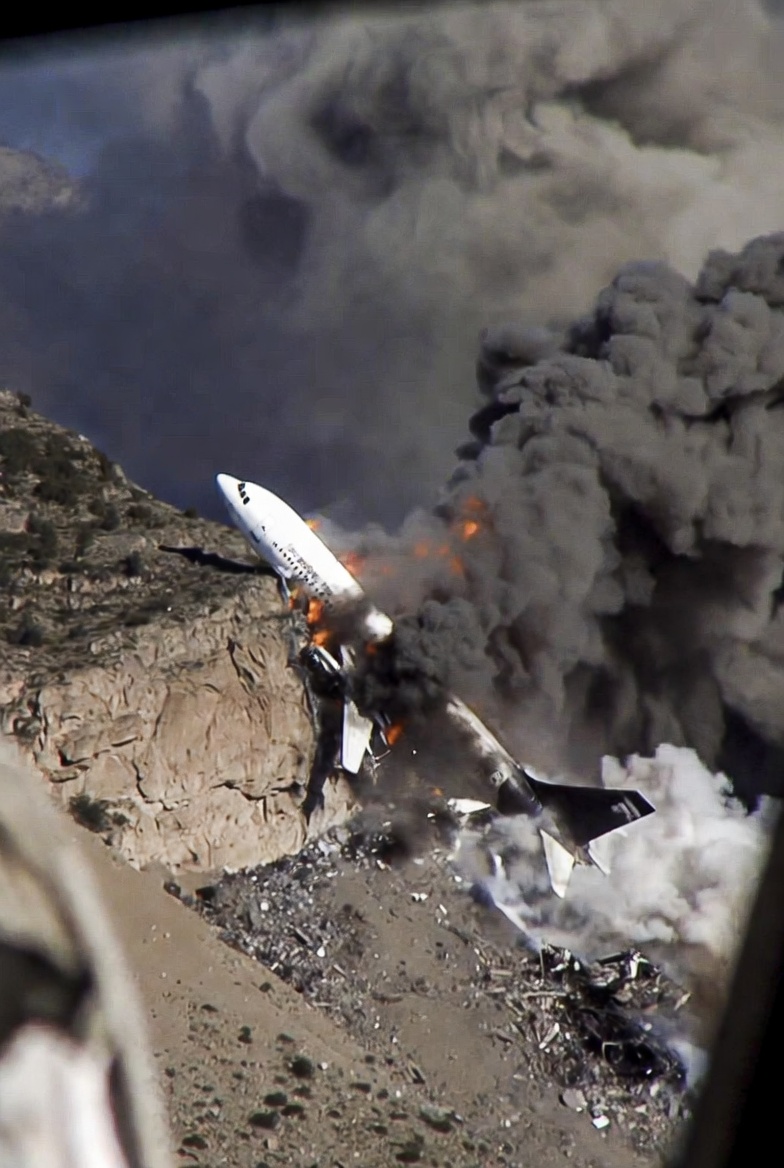 Tragic: Passenger Plane Reportedly Crashes Near Mountain Range — Massive Emergency Response Underway