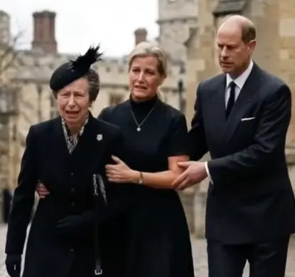 SAD NEWS — JUST 1 MINUTE AGO! Princess Anne collapses in grief as she announces the funeral of a Royal Family member. Through tears, she begins: “With deepest sorrow… we…”