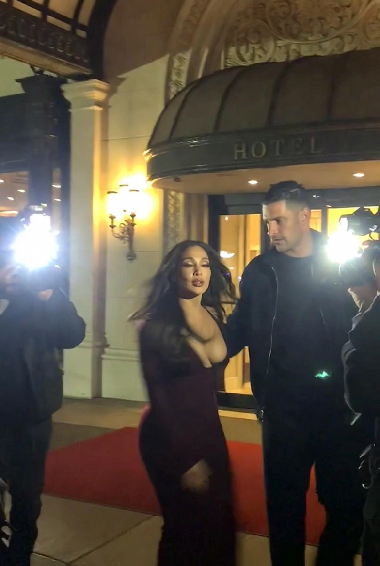 Fans Stunned After Jennifer Lopez Was Spotted Leaving Hotel With Mystery Man