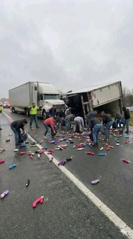 ‼URGENT: Serious accident creates great confusion…See more